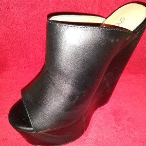 ShoeDazzle Brand Size 6 Wedge